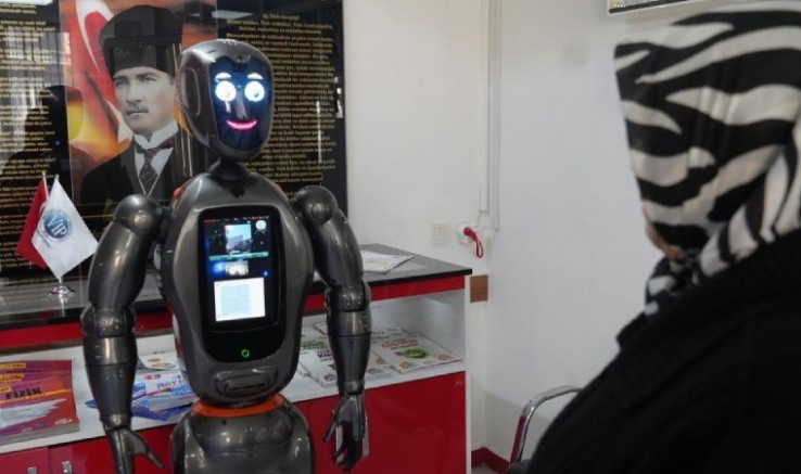 Türkiye’nin İlk İnsansı Robotu Öğretmen Oldu.